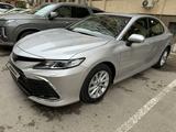 Toyota Camry 2023 года за 16 500 000 тг. в Атырау