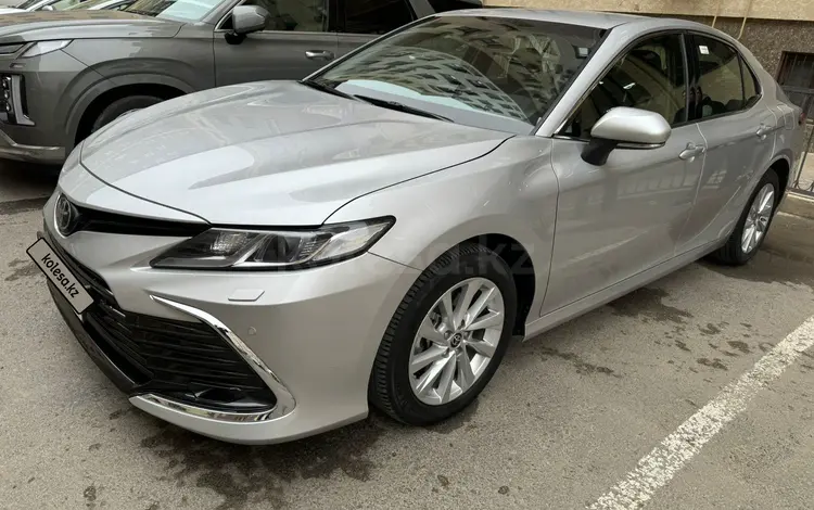 Toyota Camry 2023 года за 16 500 000 тг. в Атырау