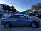Hyundai Elantra 2022 года за 7 790 000 тг. в Алматы – фото 2