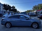 Hyundai Elantra 2022 года за 7 790 000 тг. в Алматы – фото 3
