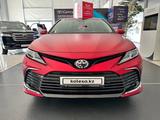 Toyota Camry 2023 года за 19 400 000 тг. в Шымкент – фото 2