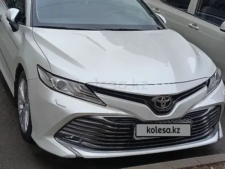 Toyota Camry 2018 года за 15 000 000 тг. в Алматы