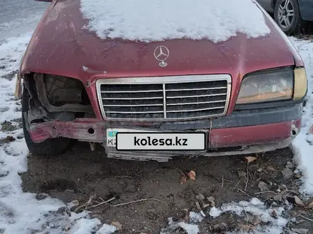 Mercedes-Benz C 180 1993 года за 600 000 тг. в Семей – фото 7