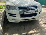 Volkswagen Touareg 2008 года за 6 500 000 тг. в Алматы