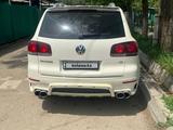Volkswagen Touareg 2008 года за 6 500 000 тг. в Алматы – фото 4