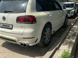 Volkswagen Touareg 2008 года за 6 500 000 тг. в Алматы – фото 5