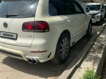 Volkswagen Touareg 2008 года за 6 500 000 тг. в Алматы – фото 5