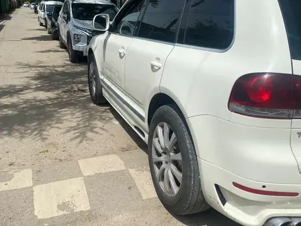 Volkswagen Touareg 2008 года за 6 500 000 тг. в Алматы – фото 6