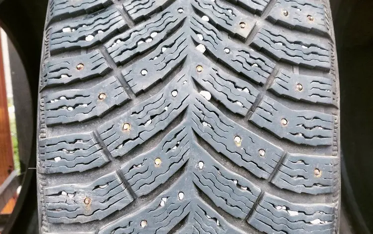 235 45 18 зимние мишелин michelin шипованый шипы за 30 000 тг. в Астана