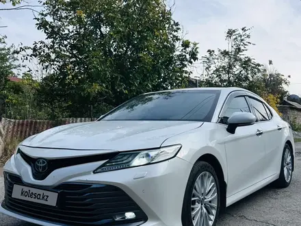 Toyota Camry 2019 года за 13 350 000 тг. в Шымкент