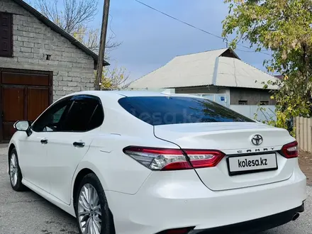 Toyota Camry 2019 года за 13 350 000 тг. в Шымкент – фото 5