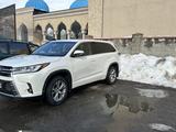 Toyota Highlander 2014 года за 14 600 000 тг. в Алматы