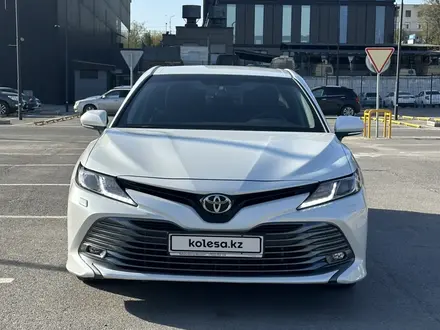 Toyota Camry 2020 года за 17 200 000 тг. в Шымкент
