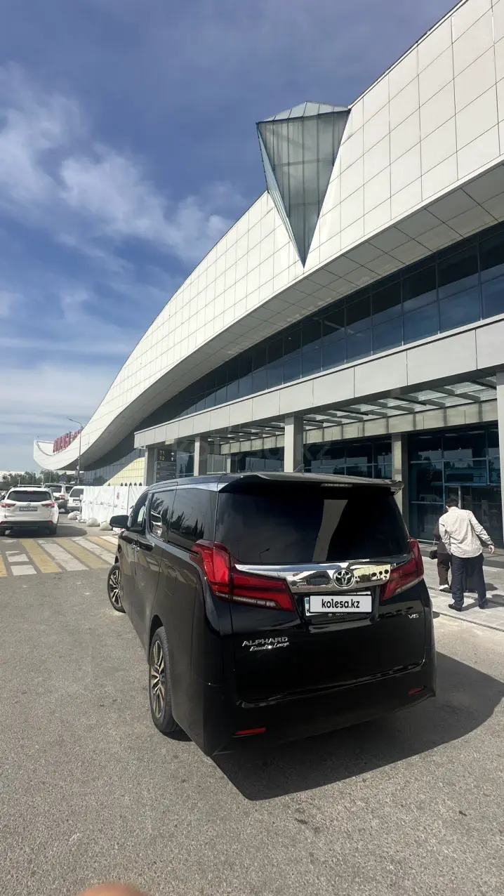 Toyota Alphard, 2022