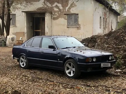 BMW 520 1990 года за 1 000 000 тг. в Алматы – фото 2