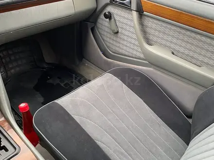 Mercedes-Benz E 220 1993 года за 2 499 000 тг. в Алматы – фото 7