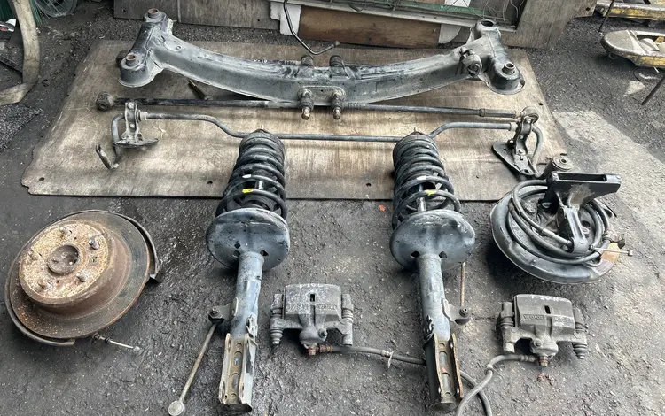 Балка задняя рычаг сафпа ступица передняя за 35 000 тг. в Алматы