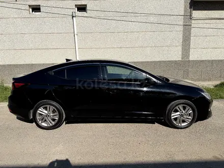 Hyundai Elantra 2018 года за 7 800 000 тг. в Шымкент – фото 2