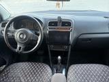 Volkswagen Polo 2014 года за 4 600 000 тг. в Атырау – фото 2