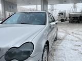 Mercedes-Benz C 320 2001 года за 3 300 000 тг. в Астана – фото 2