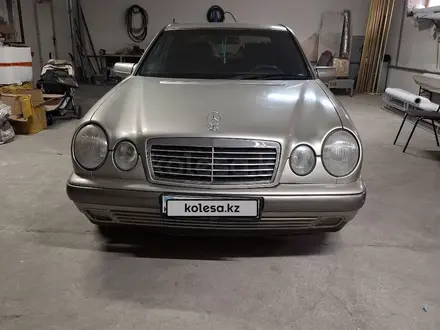 Mercedes-Benz E 230 1998 года за 2 900 000 тг. в Семей – фото 5