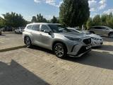 Toyota Highlander 2023 года за 23 000 000 тг. в Астана – фото 2
