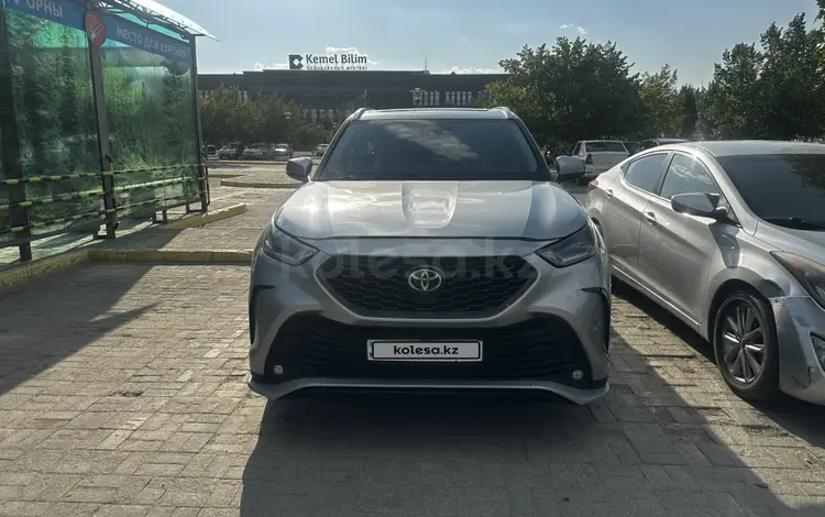 Toyota Highlander 2023 года за 23 000 000 тг. в Астана
