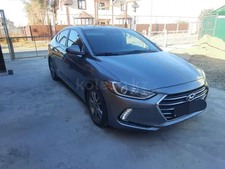 Hyundai Elantra 2018 года за 7 500 000 тг. в Атырау – фото 2