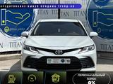 Toyota Camry 2021 года за 14 100 000 тг. в Семей