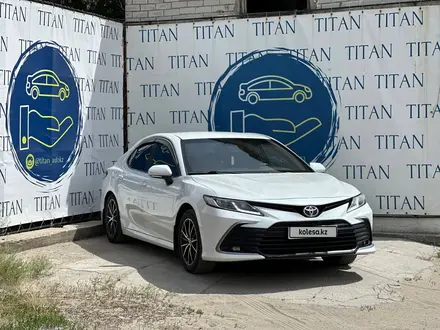 Toyota Camry 2021 года за 14 100 000 тг. в Семей – фото 3