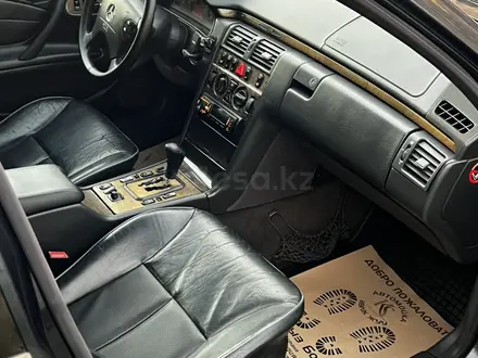 Mercedes-Benz E 320 2000 года за 3 810 000 тг. в Астана – фото 16