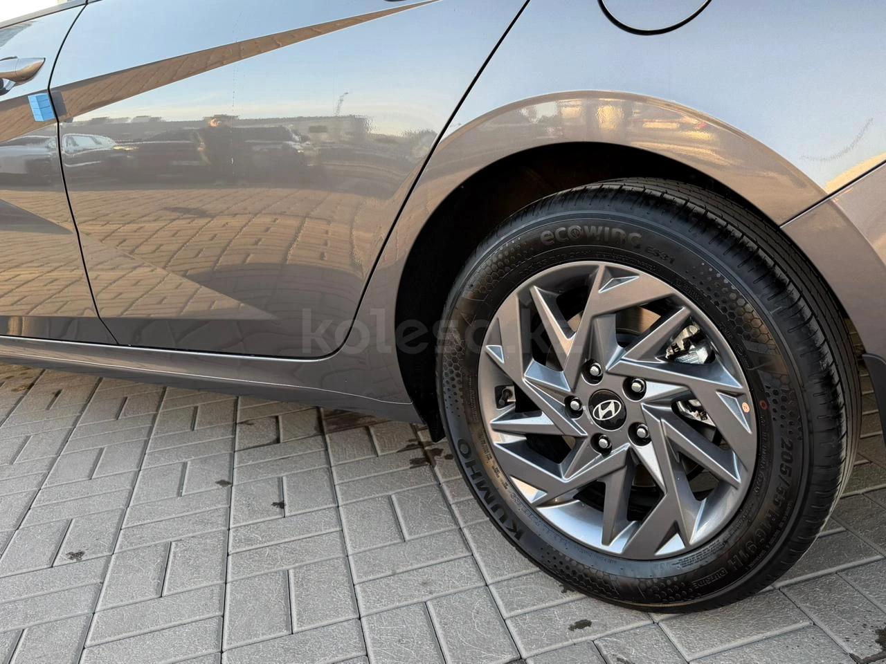 Hyundai Elantra Smart
