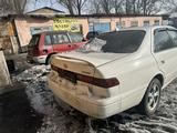 Toyota Camry 1998 года за 1 650 000 тг. в Алматы – фото 2