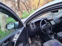 Volkswagen Tiguan 2011 года за 6 500 000 тг. в Шымкент