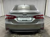 Toyota Camry Luxe 2023 года за 19 200 000 тг. в Алматы – фото 4