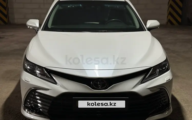 Toyota Camry 2023 года за 18 200 000 тг. в Астана