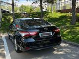 Toyota Camry 2019 года за 15 500 000 тг. в Алматы – фото 2