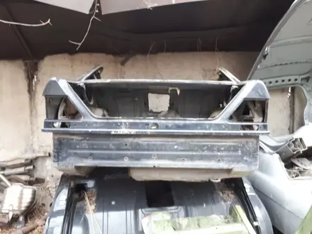Задняя часть на w140 за 1 000 тг. в Алматы