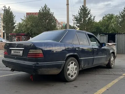 Mercedes-Benz E 200 1995 года за 1 300 000 тг. в Нур-Султан (Астана) – фото 5