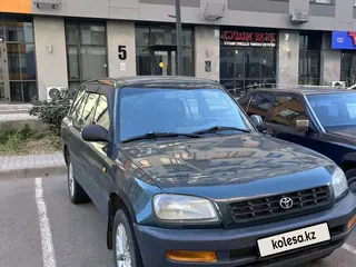 Toyota RAV4, 1998