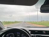 Toyota Camry 2020 года за 9 000 000 тг. в Актобе – фото 3