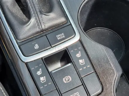 Kia K5 2018 года за 7 950 000 тг. в Алматы – фото 17