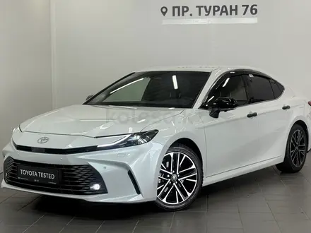 Toyota Camry Luxe 2025 года за 22 050 000 тг. в Астана