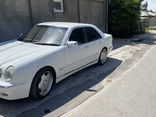 Mercedes-Benz E 320