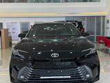 Toyota Camry Luxe 2025 года за 23 190 000 тг. в Актобе