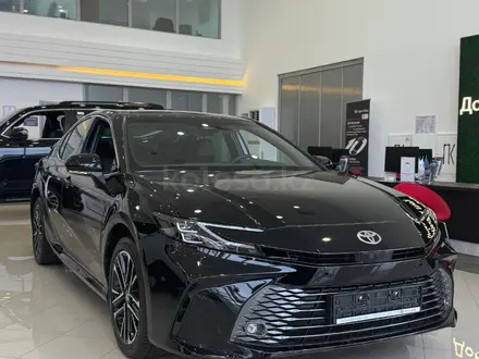 Toyota Camry Luxe 2025 года за 23 190 000 тг. в Актобе – фото 11