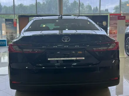 Toyota Camry Luxe 2025 года за 23 190 000 тг. в Актобе – фото 9