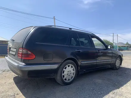 Mercedes-Benz E 320 1999 года за 2 900 000 тг. в Тараз – фото 2