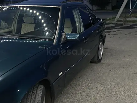 Mercedes-Benz E 320 1994 года за 2 200 000 тг. в Талдыкорган – фото 3