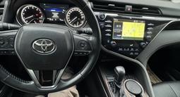 Toyota Camry 2018 года за 15 800 000 тг. в Алматы – фото 3